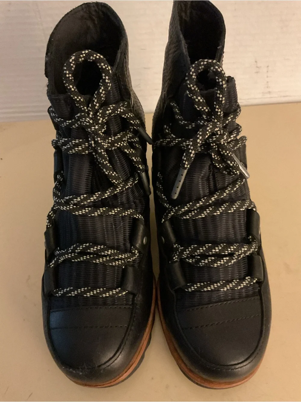 Sorel women black leather platform waterproof boots US 5